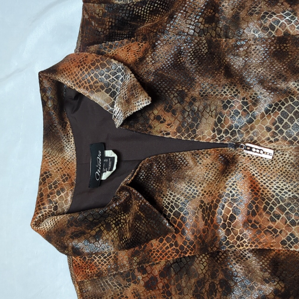 NueVa Reptile Snake Print Full Zip Long Line Lightweight Shimmer Jacket HAS HOLE - Picture 4 of 10